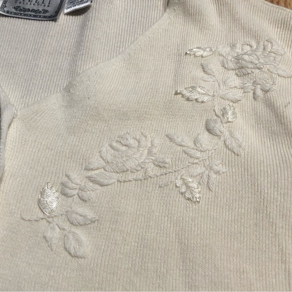 Vintage Short Sleeve Embroidered Cardigan - Picture 4 of 7